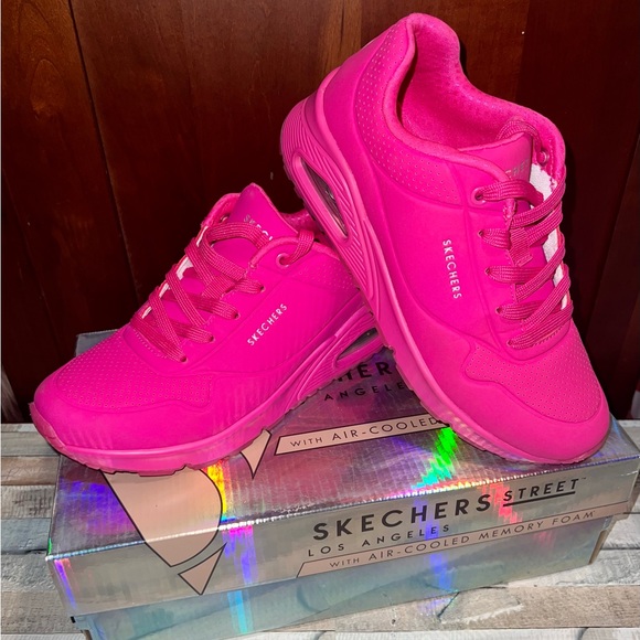 SKECHERS WOMAN SIZE 7 UNO NIGHT SHADES 💗 Color is HOT PINK - Picture 8 of 10